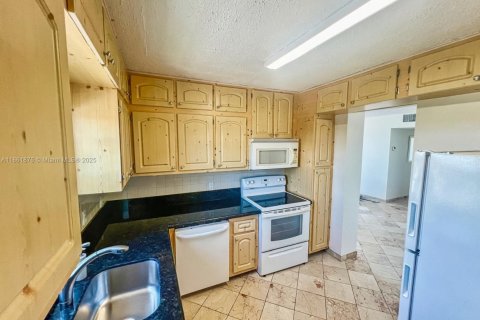 Кондоминиум с 2 спальнями в Норт-Майами-Бич, Флорида № 2013913