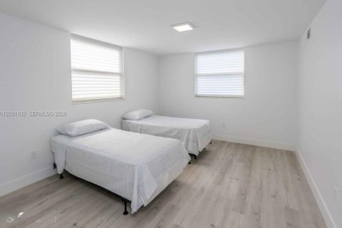 Condo in Miami Beach, Florida, 1 bedroom № 2240874 - photo 15