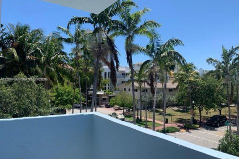Condo in Miami Beach, Florida, 1 bedroom № 2240874 - photo 13