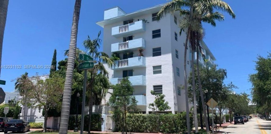 Condo in Miami Beach, Florida, 1 bedroom № 2240874