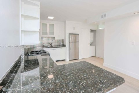 Condo in Miami Beach, Florida, 1 bedroom № 2240874 - photo 7