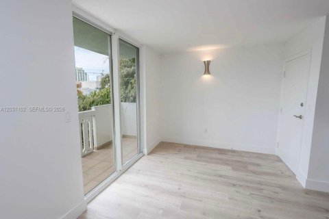 Condo in Miami Beach, Florida, 1 bedroom № 2240874 - photo 10