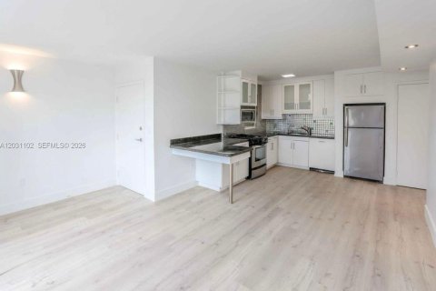 Condo in Miami Beach, Florida, 1 bedroom № 2240874 - photo 6