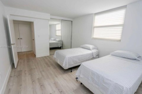 Condo in Miami Beach, Florida, 1 bedroom № 2240874 - photo 4