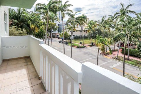 Condo in Miami Beach, Florida, 1 bedroom № 2240874 - photo 2