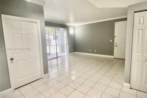 Copropriété à louer à Sunrise, Floride: 2 chambres, 96.06 m2 № 2434354 - photo 2