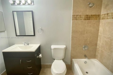 Copropriété à louer à Sunrise, Floride: 2 chambres, 96.06 m2 № 2434354 - photo 5