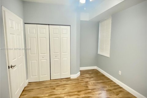 Copropriété à louer à Sunrise, Floride: 2 chambres, 96.06 m2 № 2434354 - photo 3