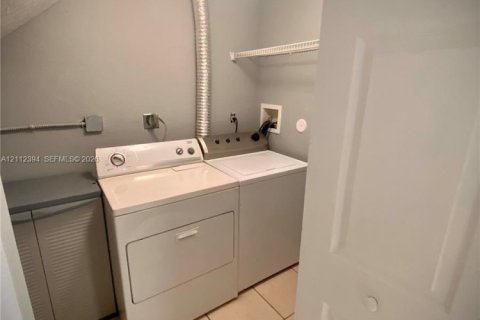 Copropriété à louer à Sunrise, Floride: 2 chambres, 96.06 m2 № 2434354 - photo 10