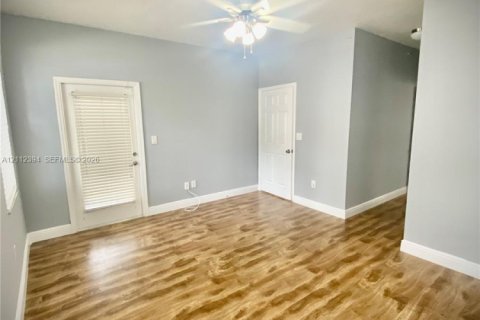 Copropriété à louer à Sunrise, Floride: 2 chambres, 96.06 m2 № 2434354 - photo 6