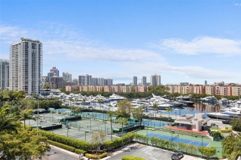 Condo in Aventura, Florida, 2 bedrooms  № 1863038 - photo 13