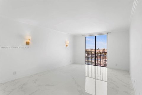 Condo in Aventura, Florida, 2 bedrooms  № 1863038 - photo 14