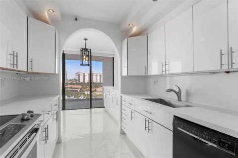 Condo in Aventura, Florida, 2 bedrooms  № 1863038 - photo 1