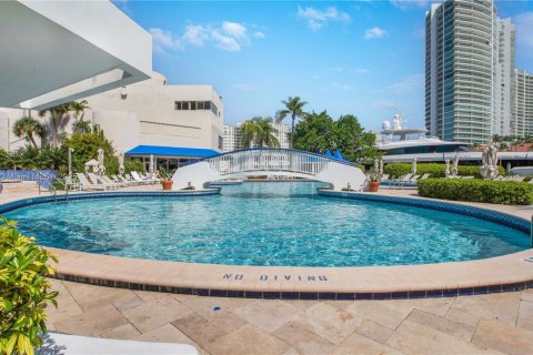 Condo in Aventura, Florida, 2 bedrooms  № 1863038 - photo 24