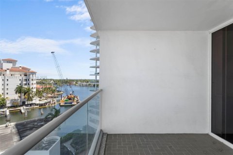 Condo in Aventura, Florida, 2 bedrooms  № 1863038 - photo 18