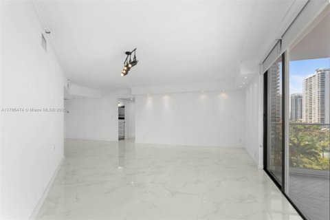 Condo in Aventura, Florida, 2 bedrooms  № 1863038 - photo 12