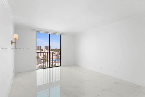 Condo in Aventura, Florida, 2 bedrooms  № 1863038 - photo 15