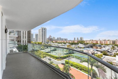Condo in Aventura, Florida, 2 bedrooms  № 1863038 - photo 10