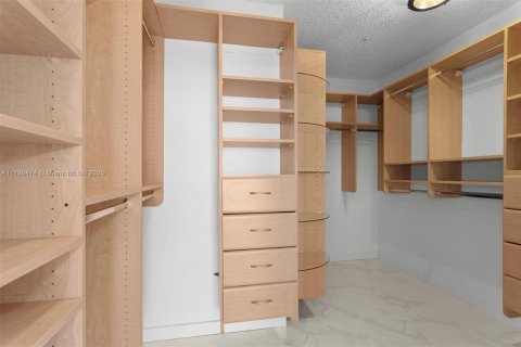 Condo in Aventura, Florida, 2 bedrooms  № 1863038 - photo 17