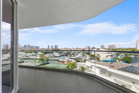 Condo in Aventura, Florida, 2 bedrooms  № 1863038 - photo 22