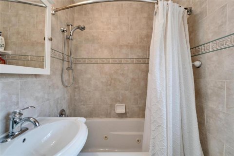 Casa en venta en Tampa, Florida, 3 dormitorios, 160.16 m2 № 1732316 - foto 11