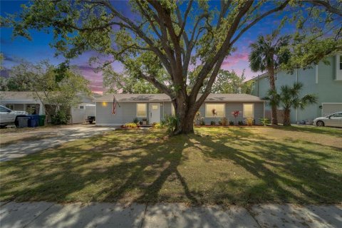 Casa en venta en Tampa, Florida, 3 dormitorios, 160.16 m2 № 1732316 - foto 1