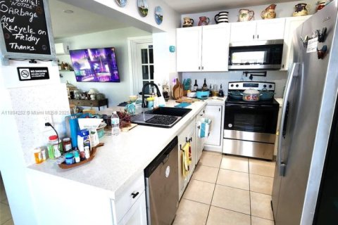 House in Fort Myers, Florida 3 bedrooms, 121.98 sq.m. № 1864448 - photo 17