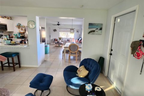 House in Fort Myers, Florida 3 bedrooms, 121.98 sq.m. № 1864448 - photo 19