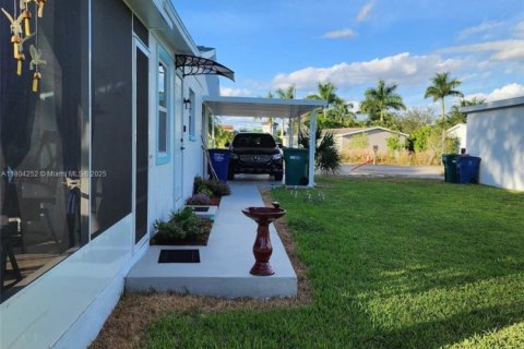 House in Fort Myers, Florida 3 bedrooms, 121.98 sq.m. № 1864448 - photo 23