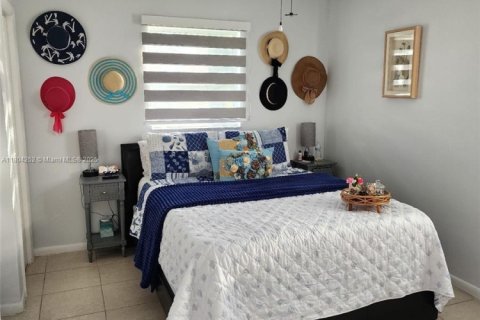 House in Fort Myers, Florida 3 bedrooms, 121.98 sq.m. № 1864448 - photo 8