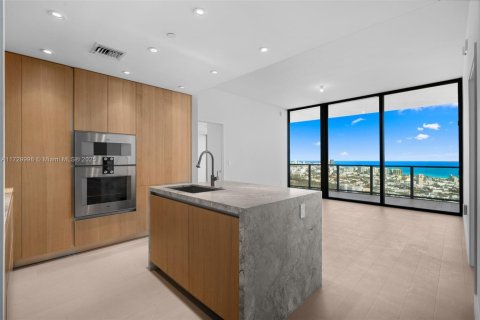 Condo in Miami Beach, Florida, 2 bedrooms  № 1480367 - photo 11
