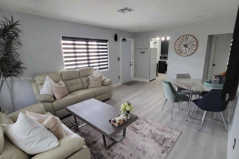 Квартира в Форт-Лодердейл, Флорида 2 спальни № 2049344