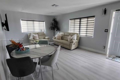 Снять в аренду квартиру в Форт-Лодердейл, Флорида 2 спальни, № 2049344 - фото 9