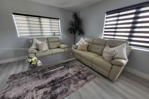 Снять в аренду квартиру в Форт-Лодердейл, Флорида 2 спальни, № 2049344 - фото 2