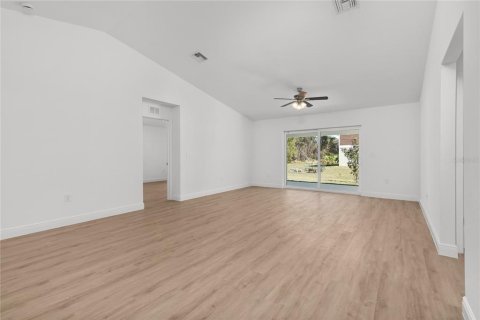 House in North Port, Florida 4 bedrooms, 144.56 sq.m. № 1613990 - photo 6