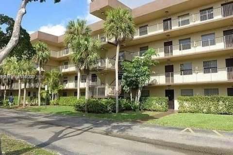 Condo in Lauderdale Lakes, Florida, 1 bedroom № 2090878 - photo 7