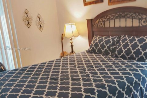Condo in Lauderdale Lakes, Florida, 1 bedroom № 2090878 - photo 3