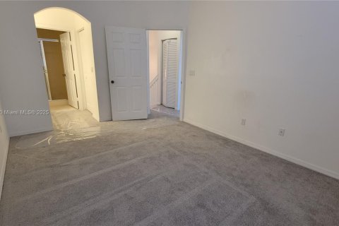 Condo in Dania Beach, Florida, 2 bedrooms  № 1921671 - photo 18