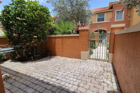 Condo in Dania Beach, Florida, 2 bedrooms  № 1921671 - photo 3