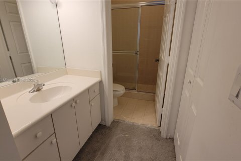 Condo in Dania Beach, Florida, 2 bedrooms  № 1921671 - photo 19