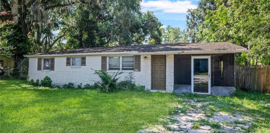 Commercial property in Lutz, Florida 75.44 sq.m. № 2306286
