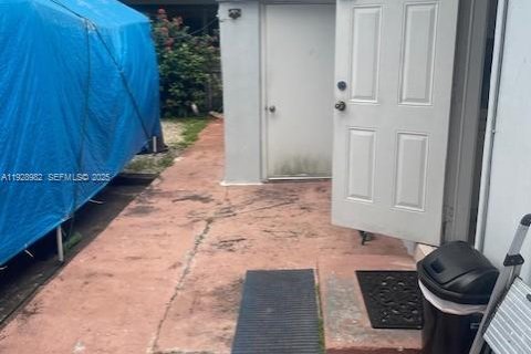 Commercial property in Miami, Florida 164.72 sq.m. № 1987370 - photo 14