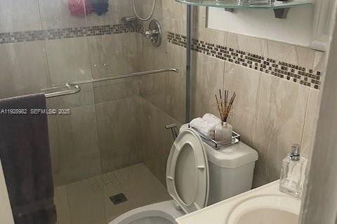 Commercial property in Miami, Florida 164.72 sq.m. № 1987370 - photo 7