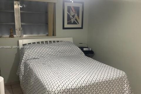 Commercial property in Miami, Florida 164.72 sq.m. № 1987370 - photo 11