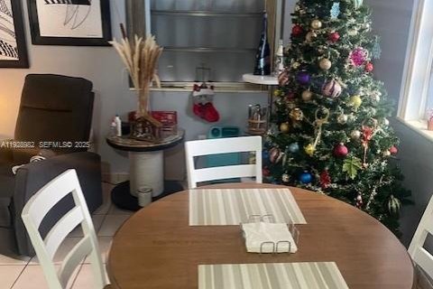 Commercial property in Miami, Florida 164.72 sq.m. № 1987370 - photo 8