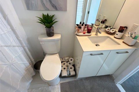Condominio en alquiler en Miami, Florida, 2 dormitorios, 68.38 m2 № 1992840 - foto 2