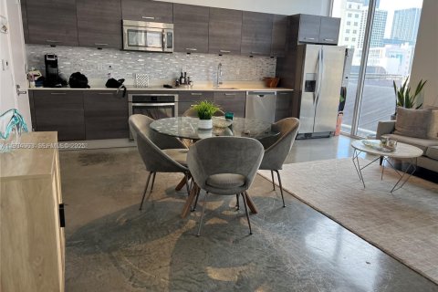 Condominio en alquiler en Miami, Florida, 2 dormitorios, 68.38 m2 № 1992840 - foto 3