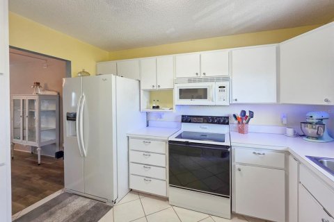 Condo in Port Orange, Florida, 3 bedrooms  № 2195730 - photo 11