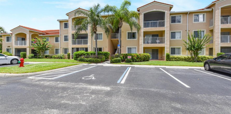 Condo à Vero Beach, Floride, 2 chambres  № 2240456