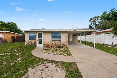 House in Largo, Florida 3 bedrooms, 99.13 sq.m. № 2199691